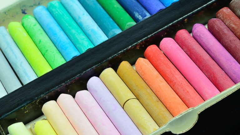 17 Best OIL PASTELS For Artists: Beginners & Professionals ✅