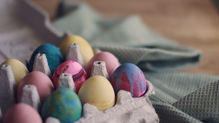 27 Easy Easter Egg Decorating Ideas 🐣