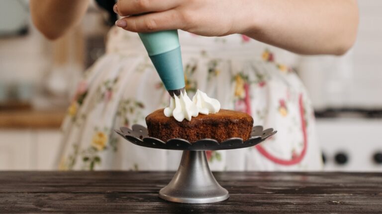 45+ Gifts For Bakers That They Will Actually Use